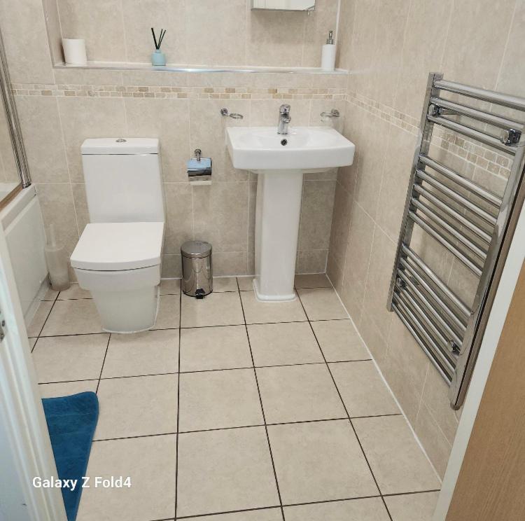 J Quarter - Sleeps 5 Long Term & Families Comfortably, 4 Beds, 2 Bathrooms Μπέρμιγχαμ Εξωτερικό φωτογραφία