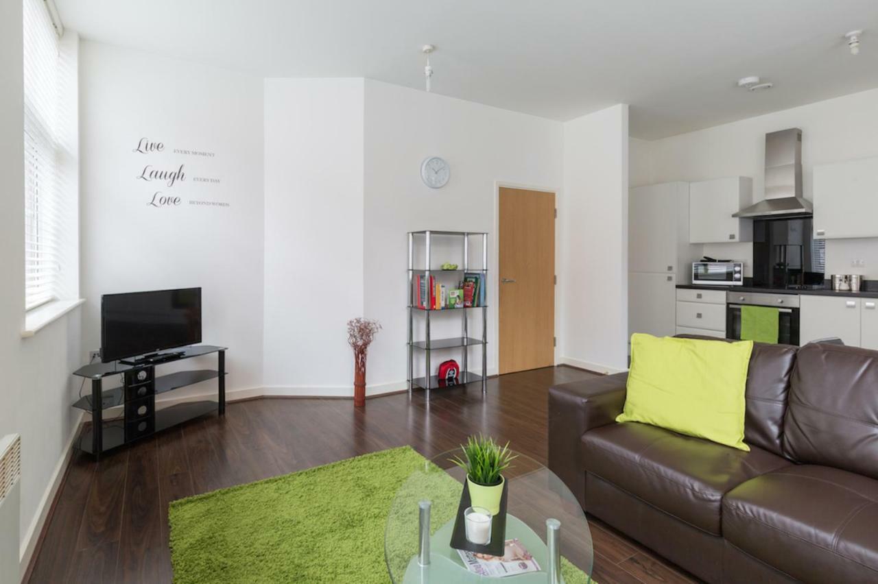 J Quarter - Sleeps 5 Long Term & Families Comfortably, 4 Beds, 2 Bathrooms Μπέρμιγχαμ Εξωτερικό φωτογραφία