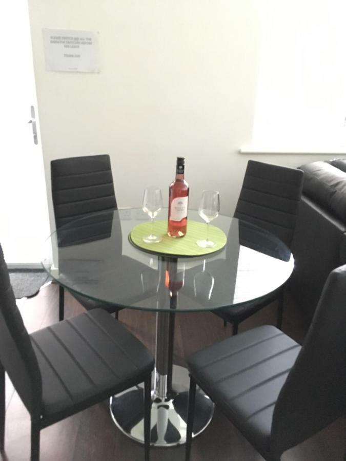 J Quarter - Sleeps 5 Long Term & Families Comfortably, 4 Beds, 2 Bathrooms Μπέρμιγχαμ Εξωτερικό φωτογραφία